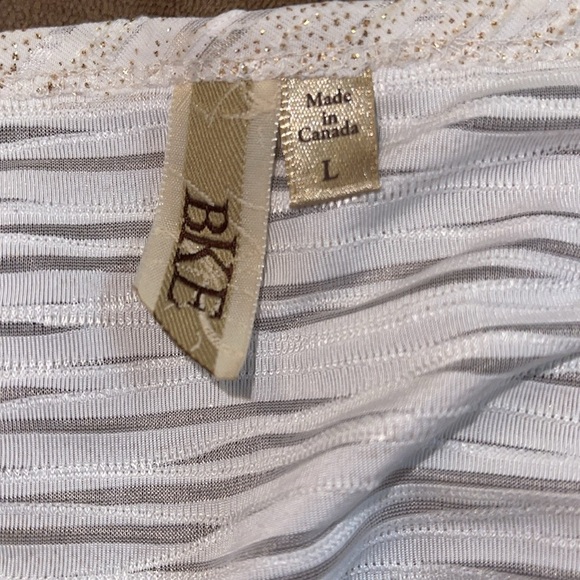 🌹NWOT:BKE SPARKLING GOLD/WHITE TANK TOP - Picture 6 of 7